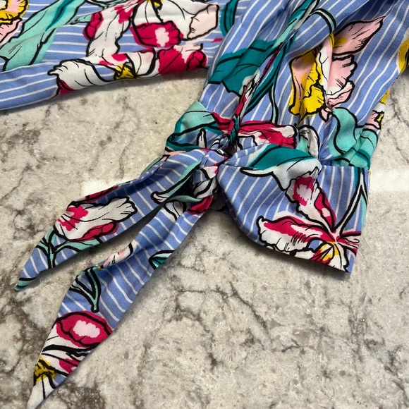 Apt. 9 Floral Striped Flowy Long Sleeve V Neck Blouse with Knotted Cuffs - Picture 6 of 10